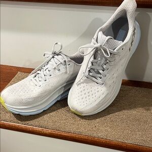 Hoka Clifton 9 light gray and Yellow Running Shoes